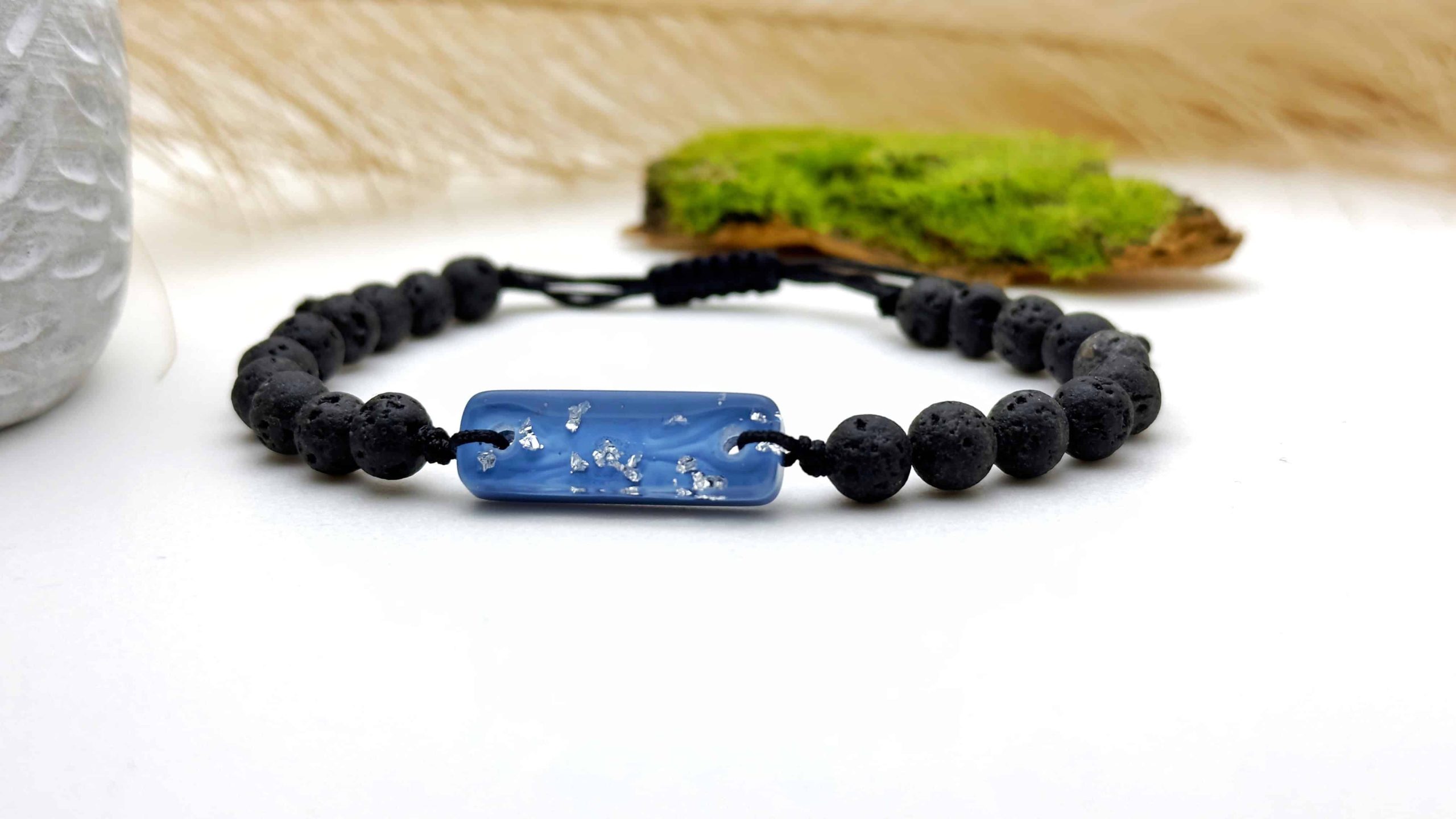 Bransoletka męska z koralikami z lawy wulkanicznej - obrazek 4