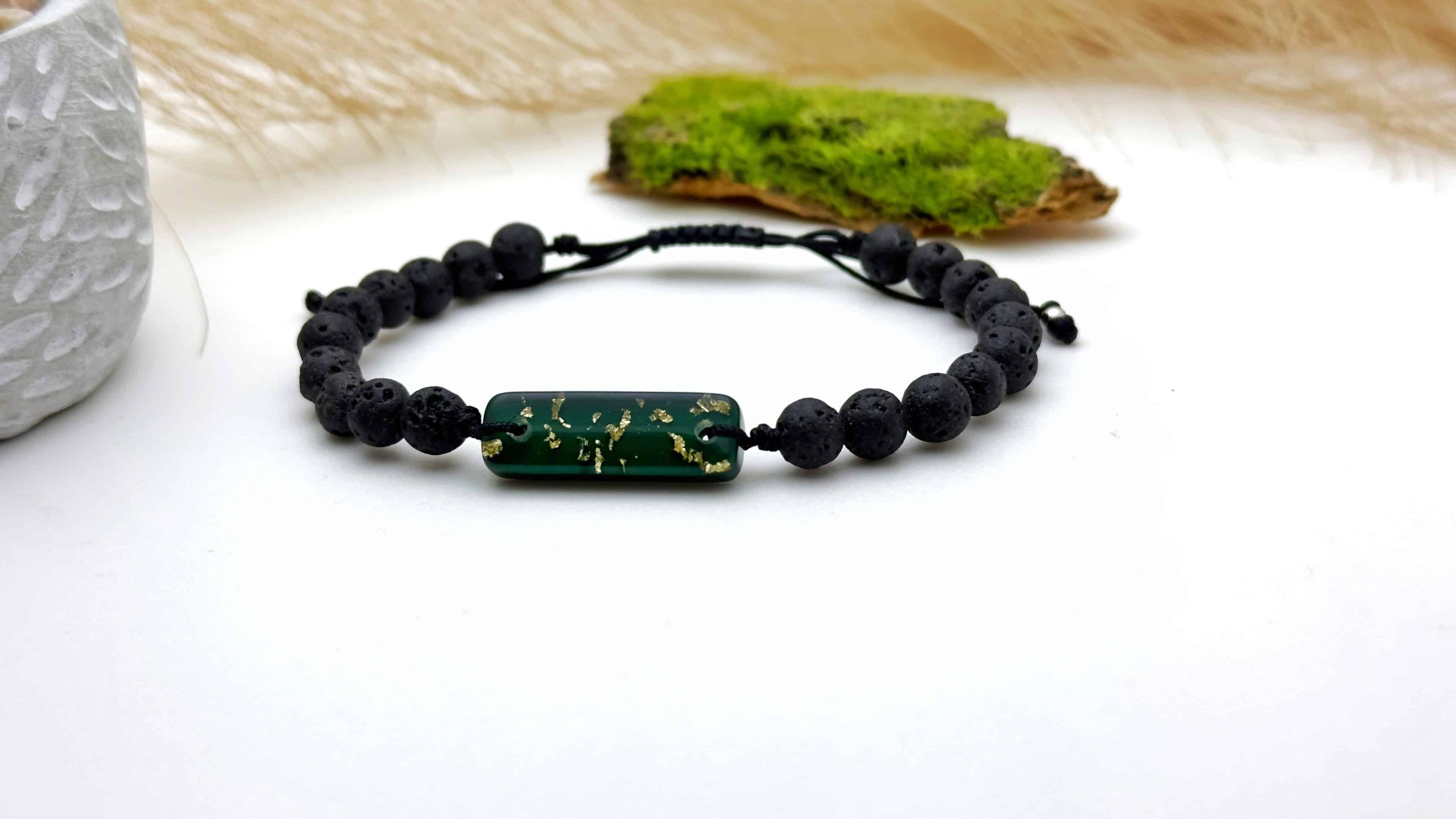 Bransoletka męska z koralikami z lawy wulkanicznej