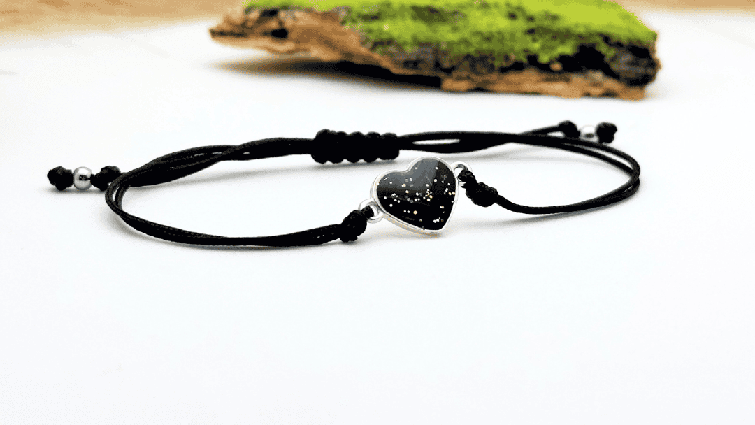 Bransoletka serce czarne ze złotym brokatem (srebro 925)